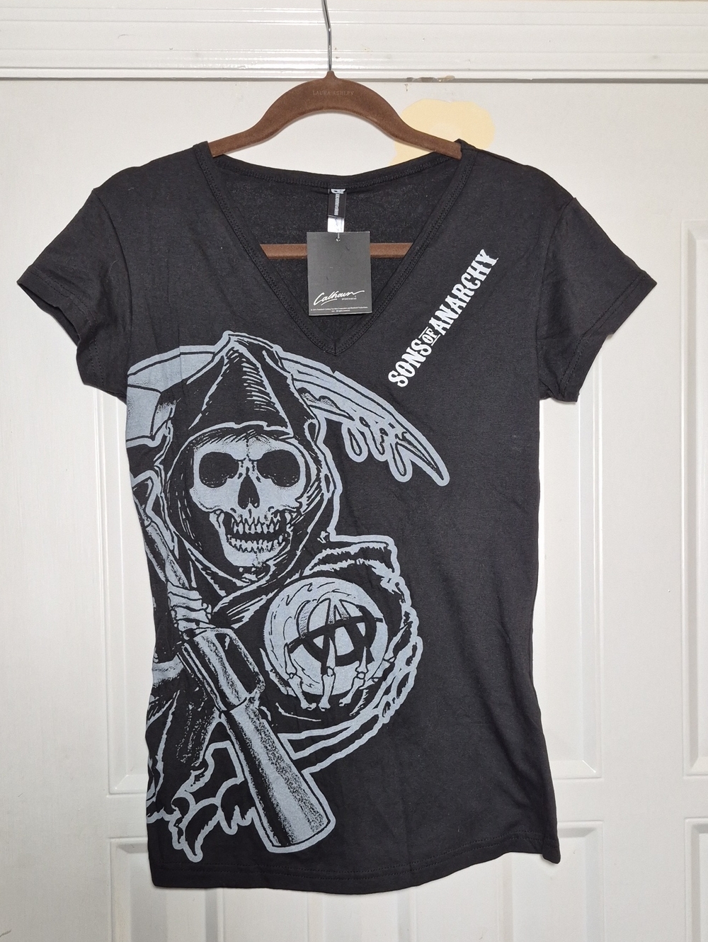 NWT  Sons of Anarchy XL Black Graphic V-Neck Tee
